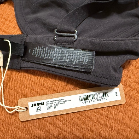 SKIMS Black Lace Trim Bra - Picture 5 of 5